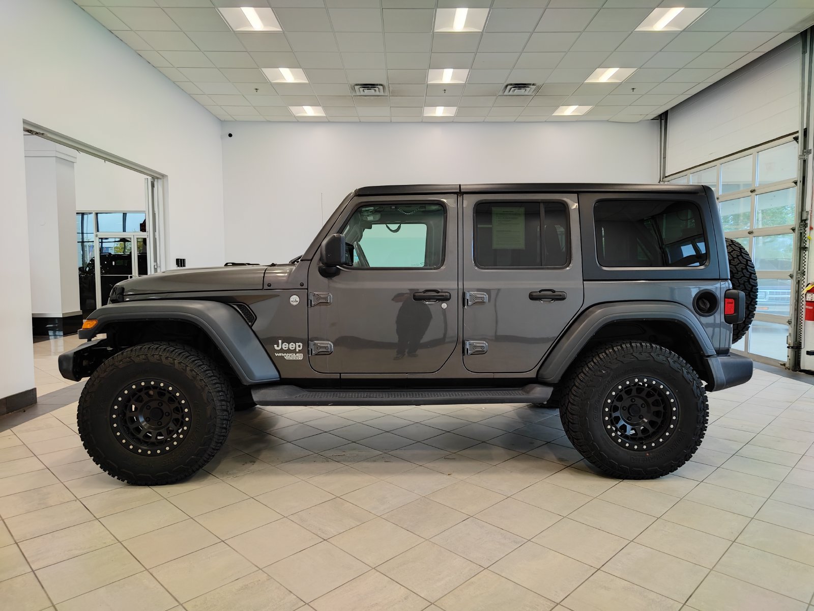 Used 2018 Jeep Wrangler Unlimited Sport S AWD/4WD image 6