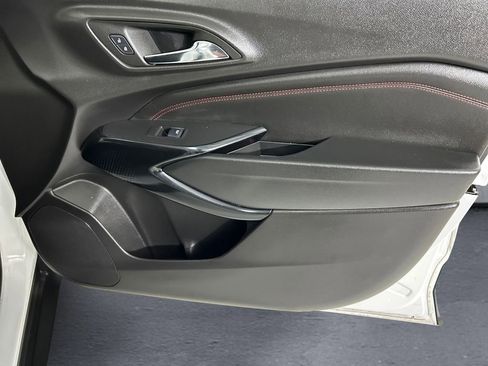 Used 2025 Chevrolet Trax RS w/ Sunroof Package image 4