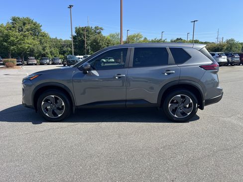 Used 2025 Nissan Rogue SV FWD image 8