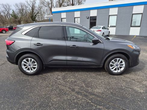 Used 2020 Ford Escape SE image 2