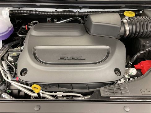 New 2026 Chrysler Pacifica Select image 18