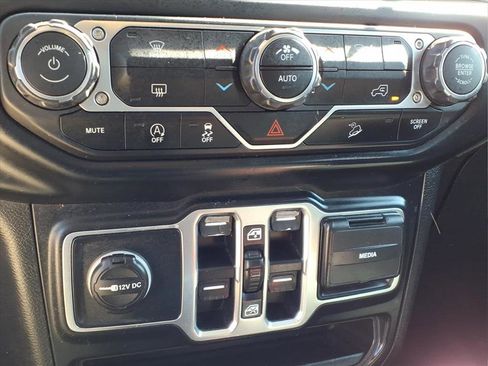 Used 2020 Jeep Wrangler Unlimited Sahara AWD/4WD image 26