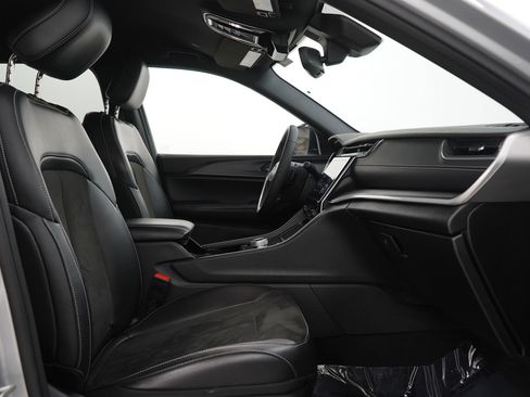 Used 2023 Jeep Grand Cherokee L Laredo image 11