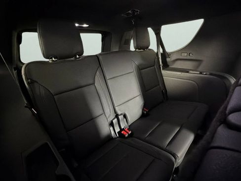 Certified 2025 Chevrolet Suburban LT w/ Comfort Package RWD image 32