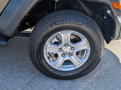 Certified 2022 Jeep Wrangler Unlimited Sport w/ Sun And Sound Package image 9