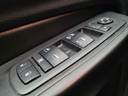 Used 2019 Jeep Cherokee Trailhawk AWD/4WD image 27