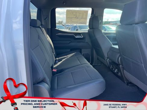 New 2026 GMC Sierra 1500 SLE image 17