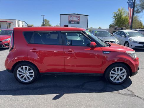 Used 2017 Kia Soul + FWD image 4