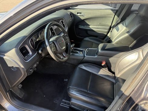 Used 2019 Dodge Charger SXT w/ Leather Interior Group RWD image 19