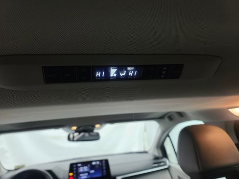 Used 2024 Toyota Sienna XLE image 22