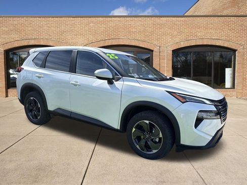 Used 2025 Nissan Rogue SV AWD/4WD image 1