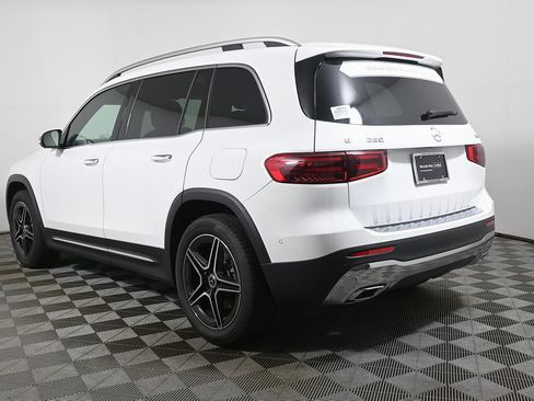 Used 2026 Mercedes-Benz GLB 250 4MATIC image 5