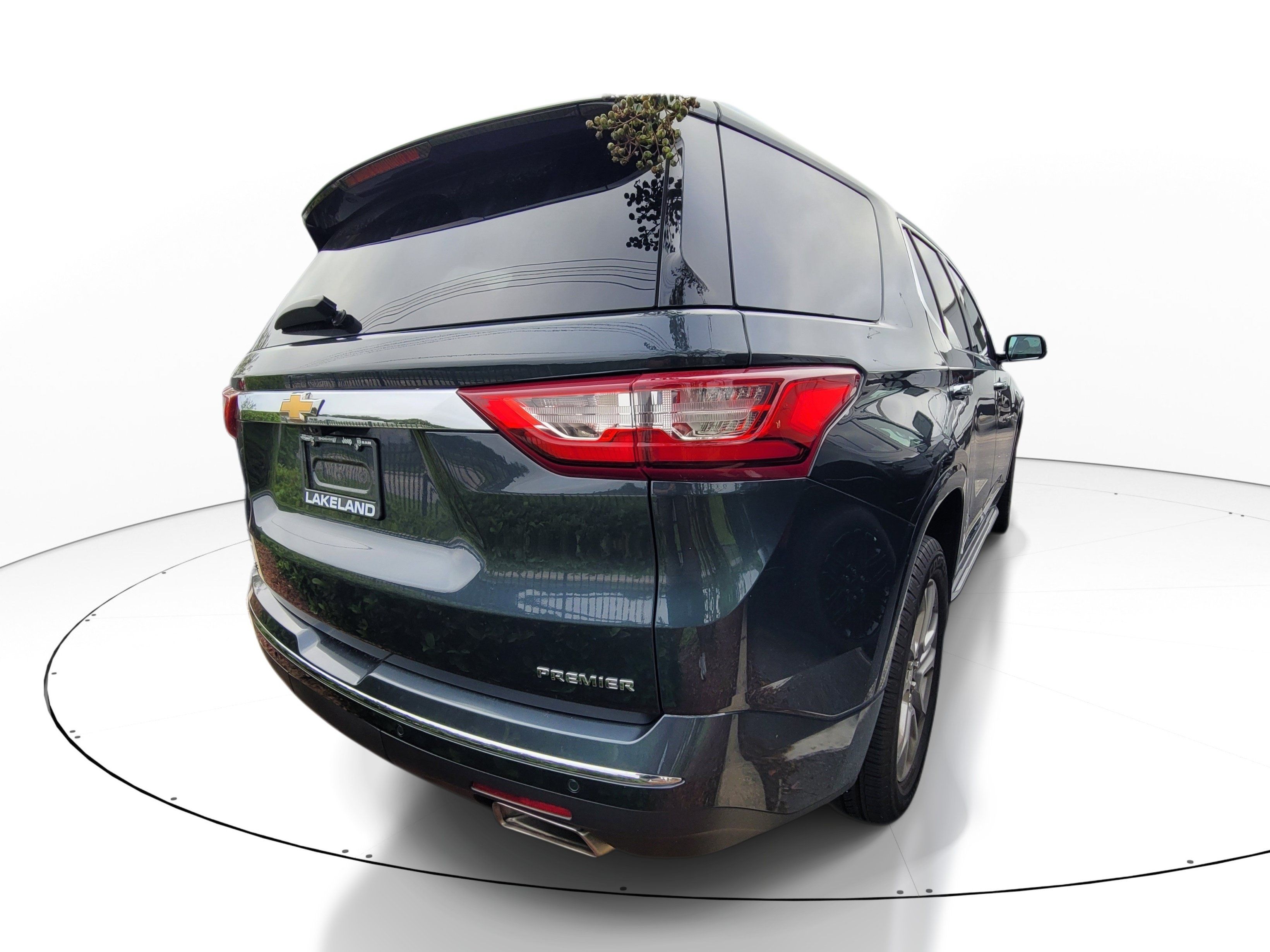 Used 2019 Chevrolet Traverse Premier w/ Driver Confidence II Package FWD image 4