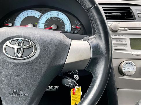 Used 2010 Toyota Camry SE image 22