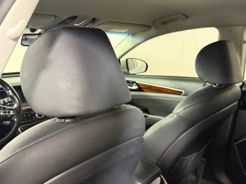 Used 2017 Kia Cadenza Premium FWD image 26