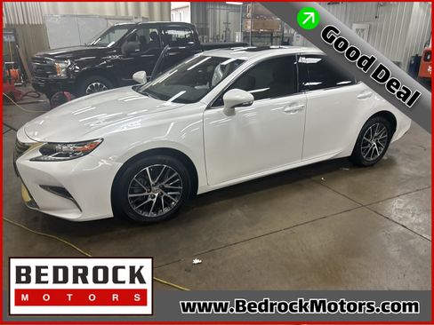 Used 2016 Lexus ES 350 w/ Luxury Package w/Wood Trim FWD image 1