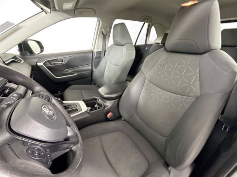 Used 2021 Toyota RAV4 XLE image 3