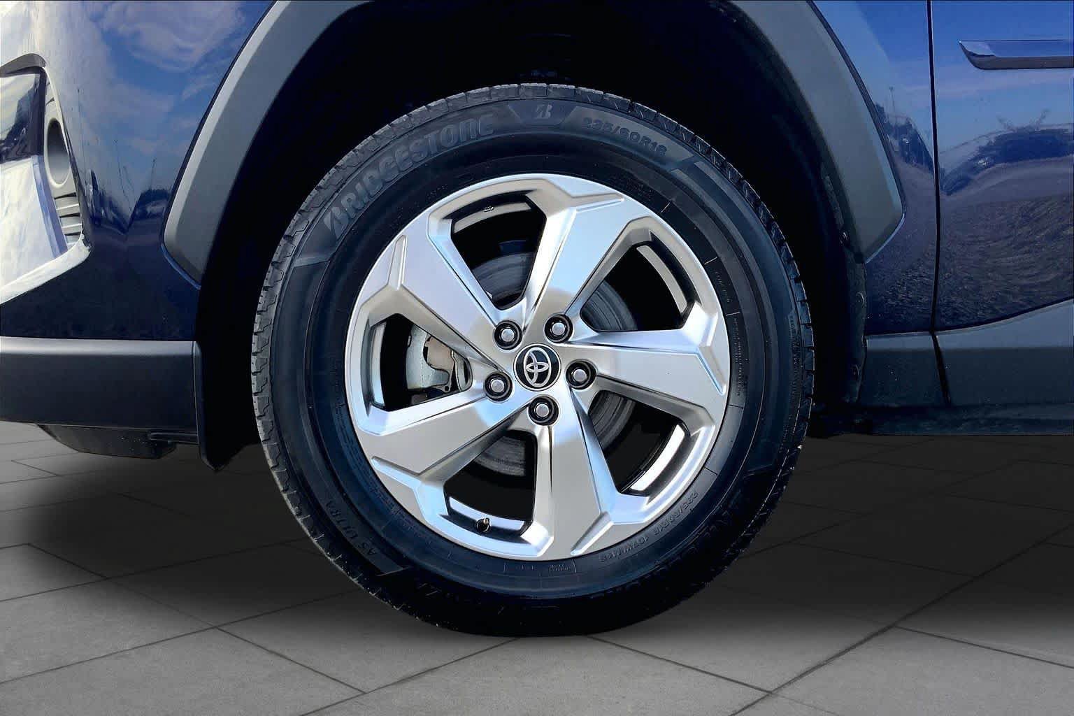 Used 2021 Toyota RAV4 XLE Premium AWD/4WD image 11