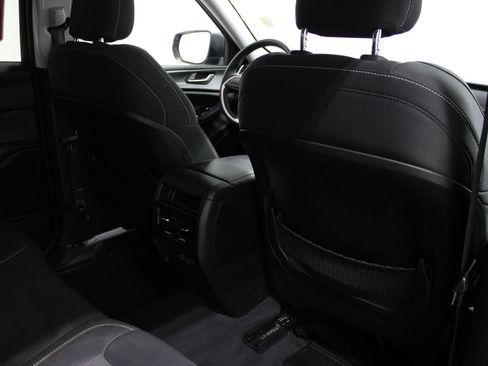 Used 2023 Jeep Grand Cherokee Laredo AWD/4WD image 21