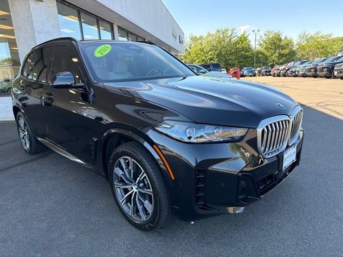 Used 2024 BMW X5 xDrive40i w/ M Sport Package AWD/4WD image 3