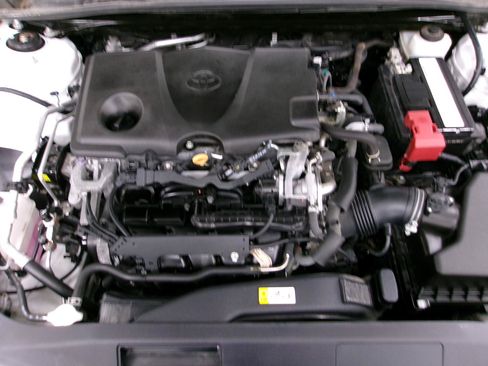Used 2019 Toyota Camry LE FWD image 16