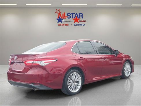 Used 2018 Toyota Camry XLE image 7