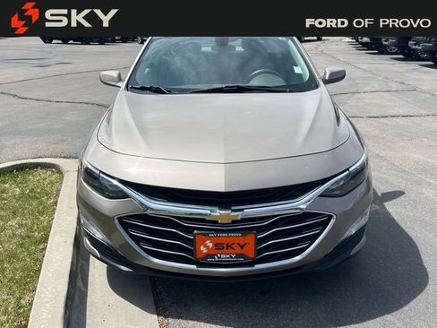 Used 2022 Chevrolet Malibu LT FWD image 4