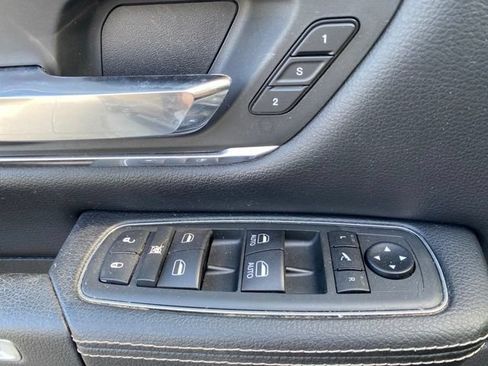 Used 2019 RAM 1500 Laramie AWD/4WD image 29