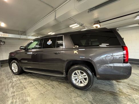 Used 2016 Chevrolet Suburban LT image 6