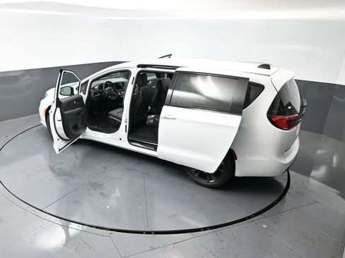 New 2026 Chrysler Pacifica Select image 52