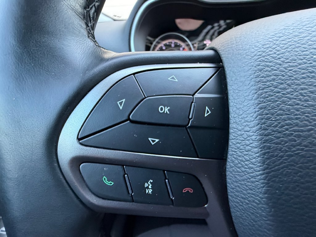 Used 2020 Jeep Cherokee Latitude w/ Cold Weather Group AWD/4WD image 22