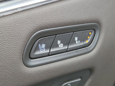 Used 2021 Cadillac Escalade Premium Luxury AWD/4WD image 9