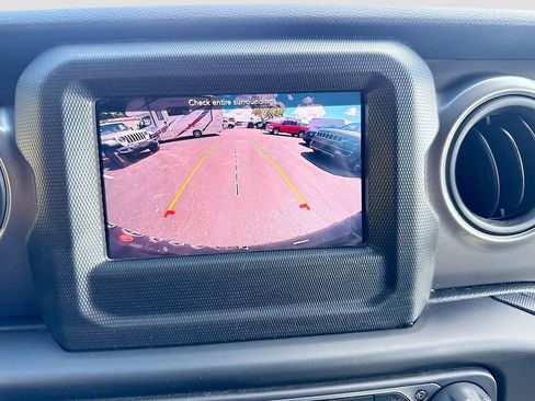 Used 2023 Jeep Wrangler Unlimited w/ Cold Weather Group image 15