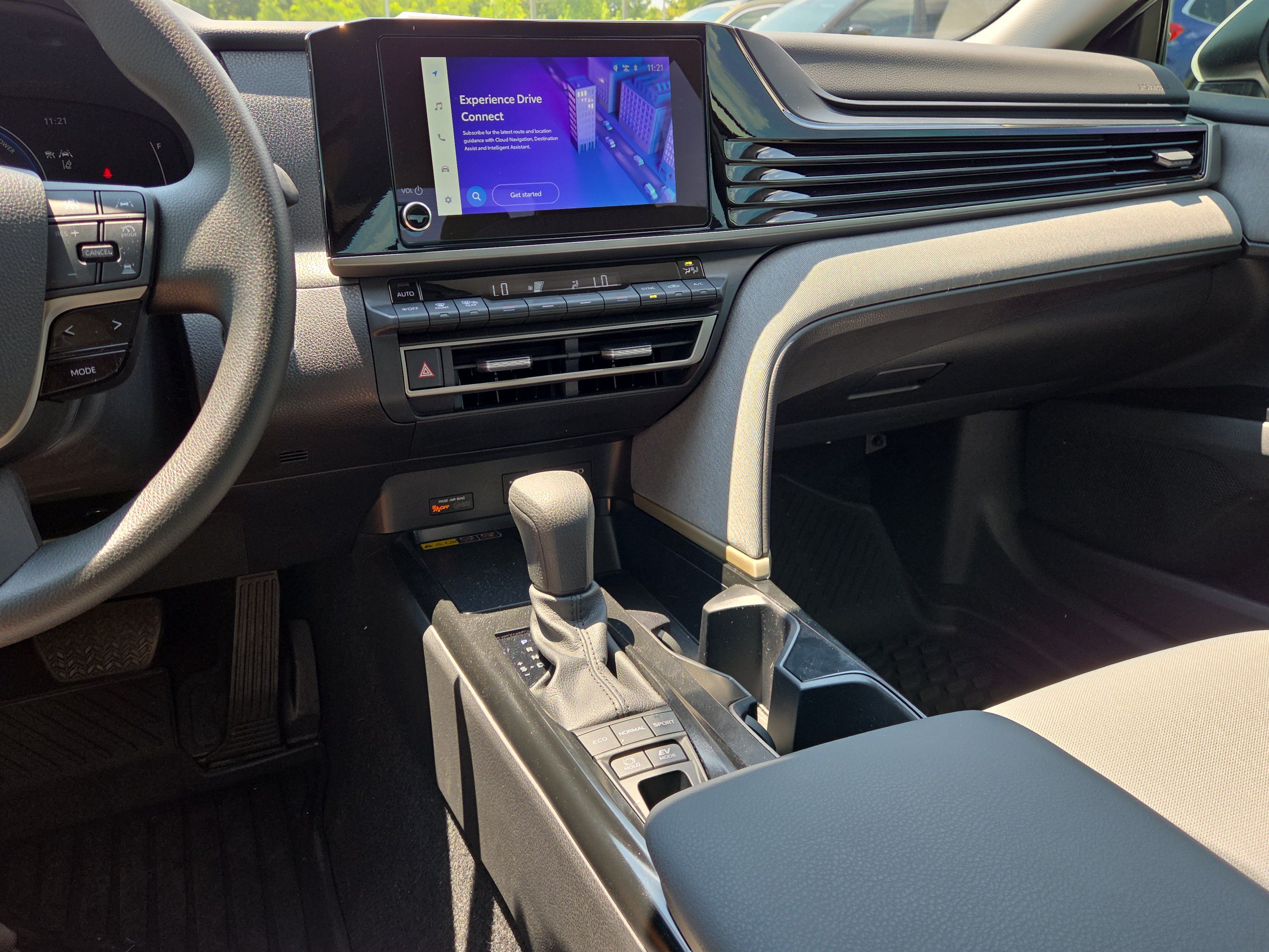 Used 2025 Toyota Camry LE FWD image 24
