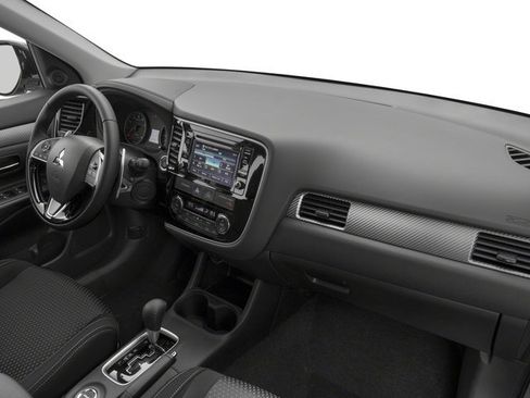 Used 2018 Mitsubishi Outlander ES AWD/4WD image 16