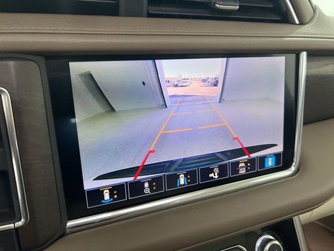 Used 2021 GMC Yukon XL Denali w/ Denali Premium Package image 13