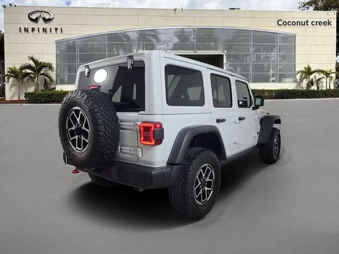 Used 2025 Jeep Wrangler Unlimited Rubicon w/ Convenience Group AWD/4WD image 4