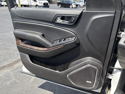 Used 2020 Chevrolet Suburban LT RWD image 12