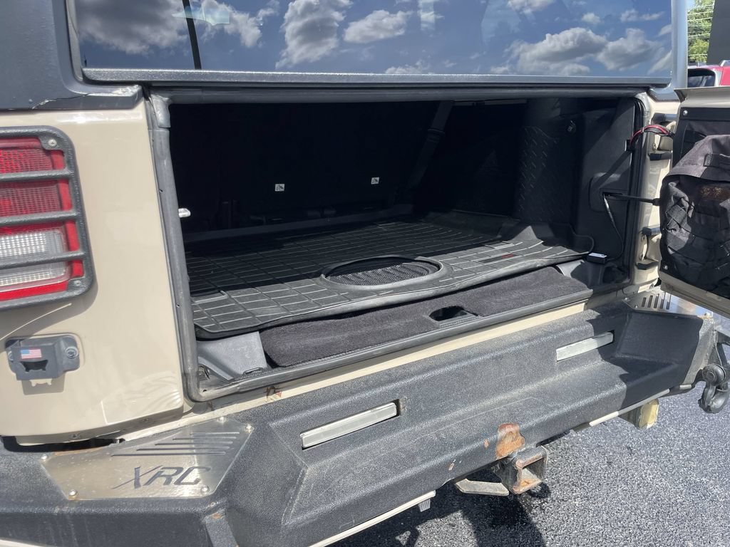Used 2016 Jeep Wrangler Unlimited Sahara w/ Connectivity Group AWD/4WD image 32