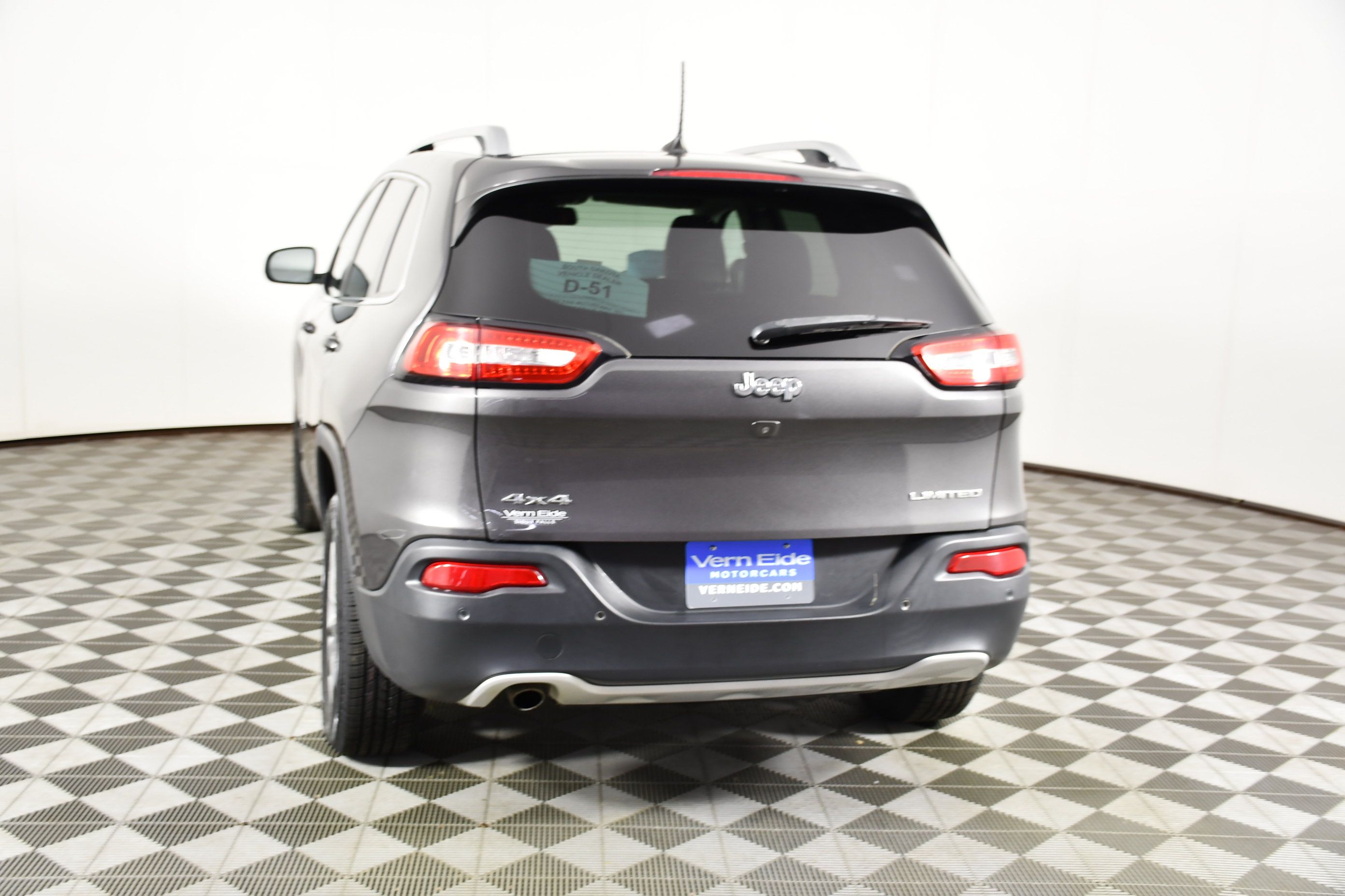 Used 2018 Jeep Cherokee Limited AWD/4WD image 7