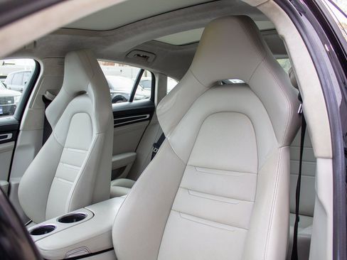 Used 2023 Porsche Panamera GTS w/ Premium Package image 12