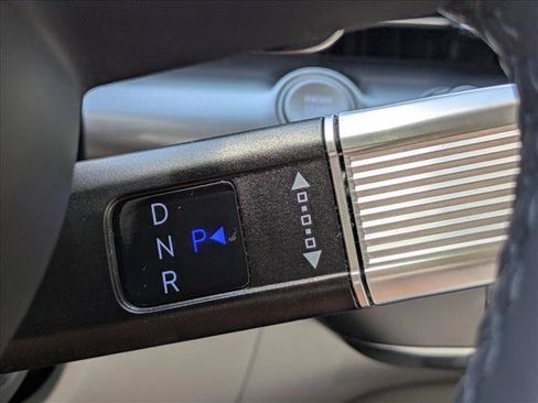Used 2024 Hyundai Kona Limited FWD image 17