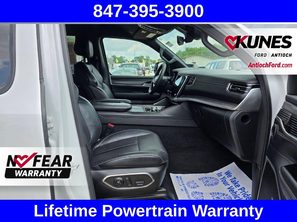 Used 2024 Jeep Wagoneer L Series II AWD/4WD image 38