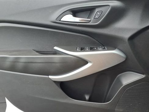 Used 2024 Chevrolet Trax RS w/ Sunroof Package FWD image 14