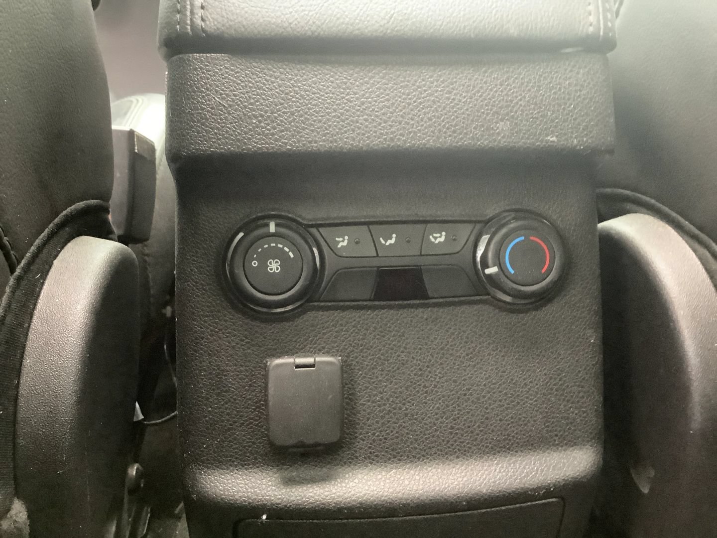 Used 2015 Ford Explorer XLT w/ Equipment Group 202A AWD/4WD image 21