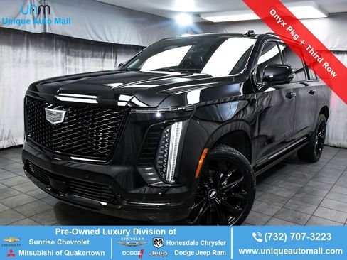 Used 2026 Cadillac Escalade ESV Platinum Sport w/ LPO, ONYX Package AWD/4WD image 1