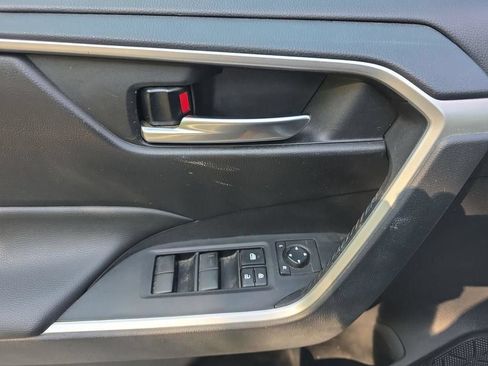 Used 2021 Toyota RAV4 XLE AWD/4WD image 21