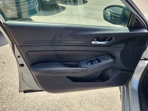 Used 2019 Nissan Altima 2.5 SR w/ SR Premium Package FWD image 8