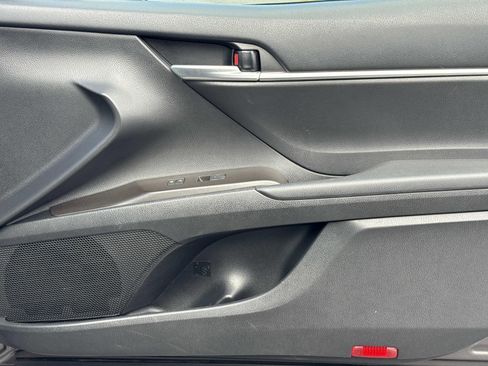 Used 2024 Toyota Camry SE image 25