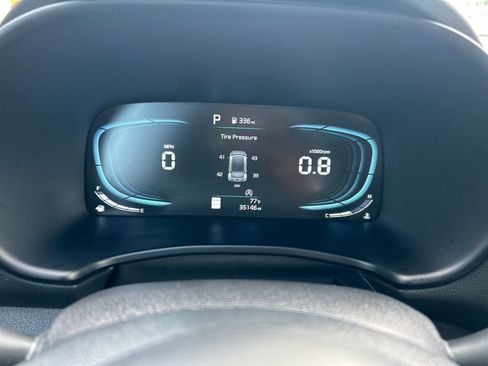 Used 2025 Kia Soul LX w/ LX Technology Package FWD image 35